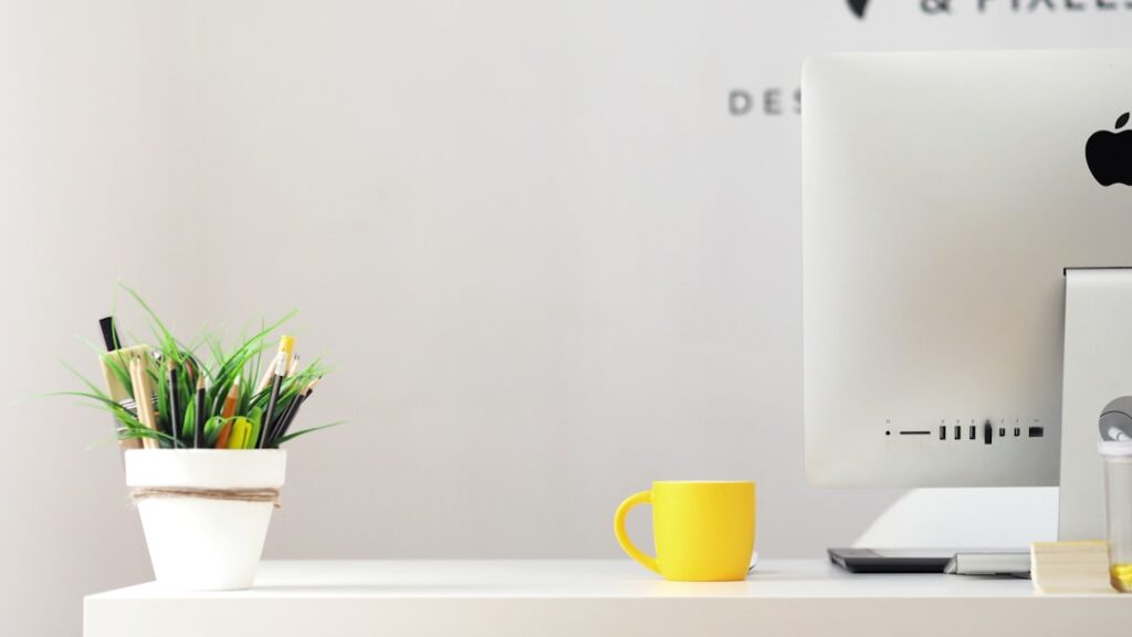 Photo Adjustable desk