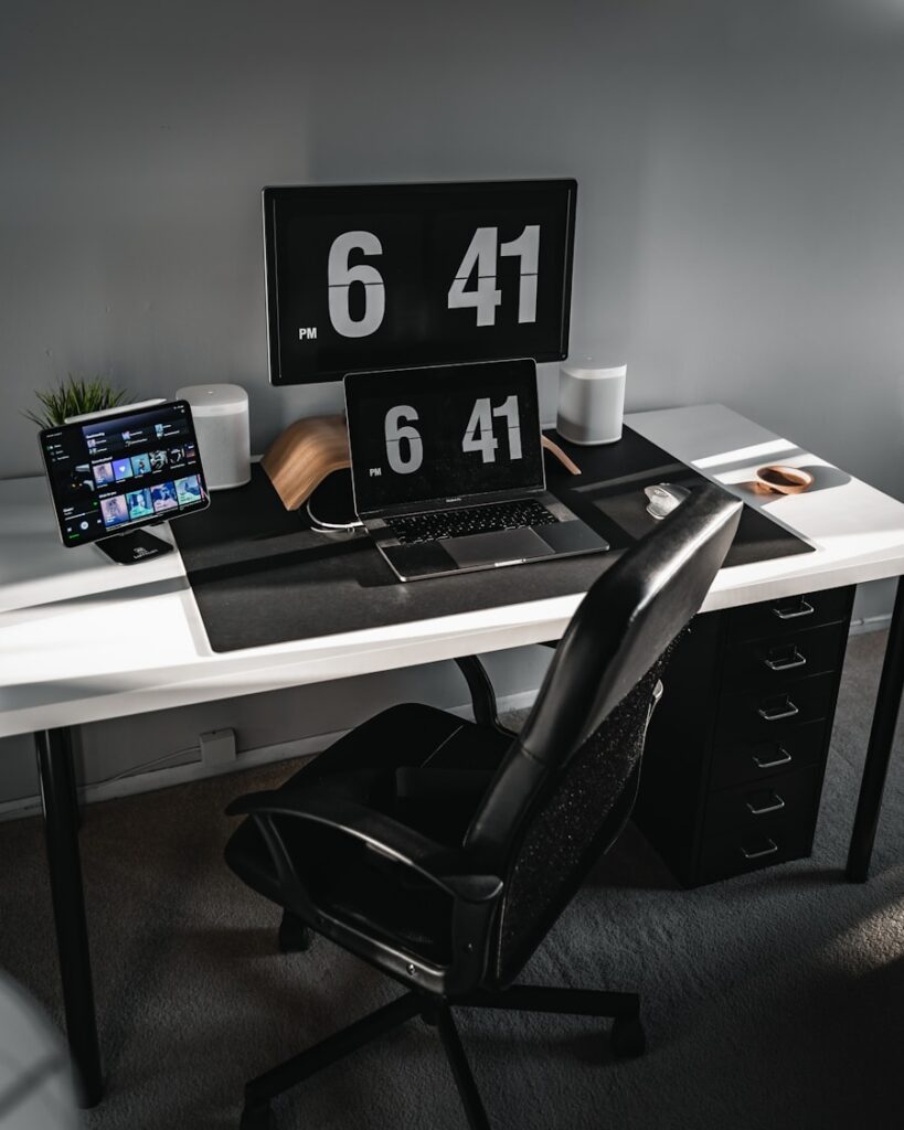Photo Modern furniture for office