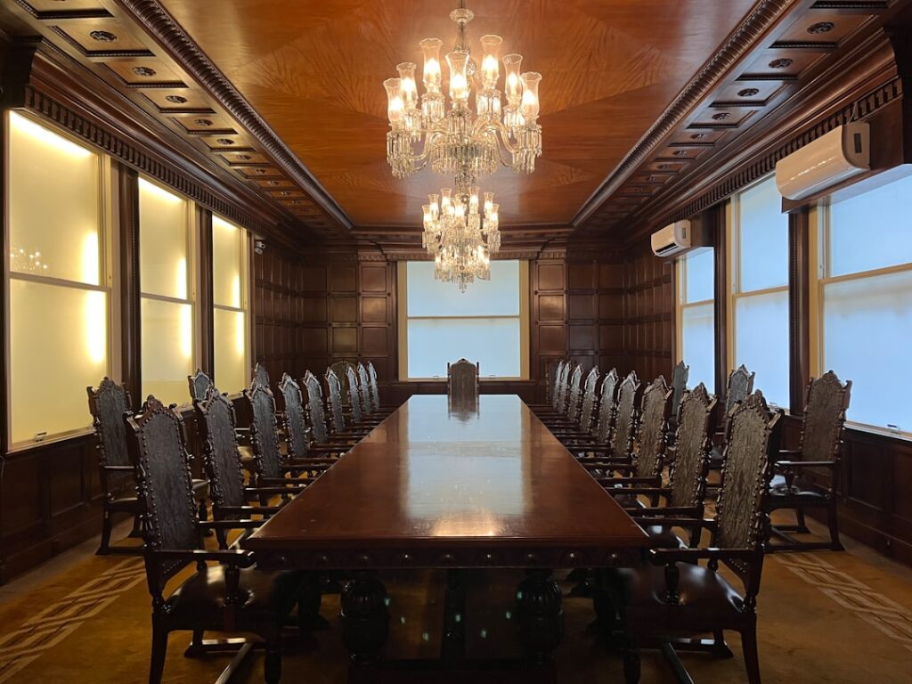 Photo meeting tables