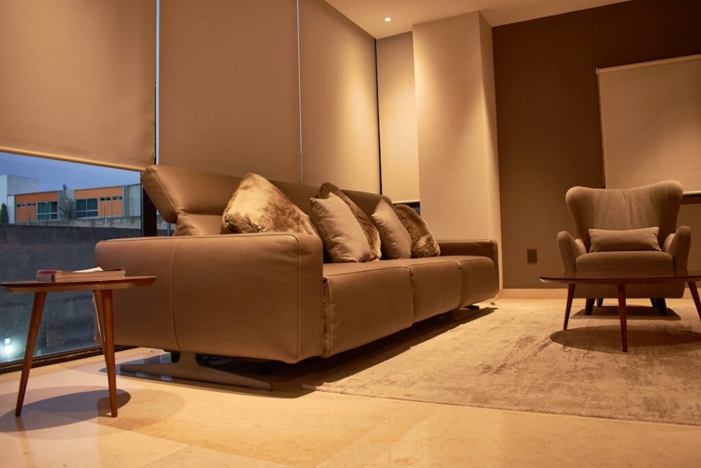 Photo luxury modern office furniture Dubai