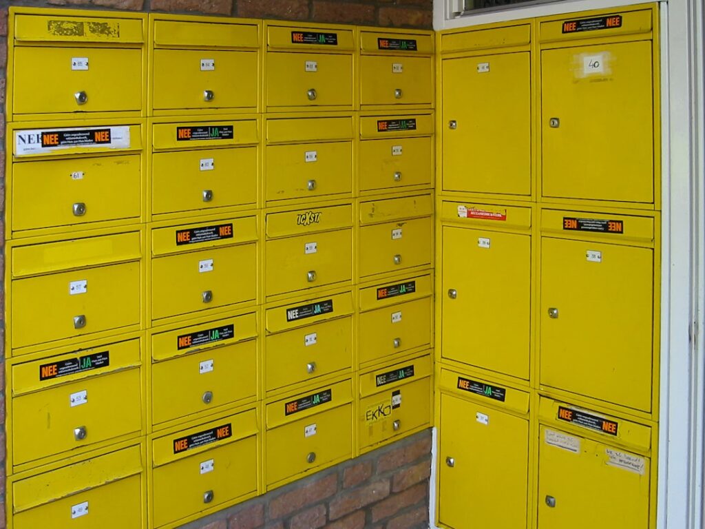 Photo office storage designs