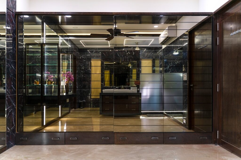 Photo modern office cabinets Dubai